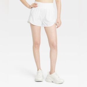 All in Motion Women's High-Rise Crinkle Shorts Size M or L NWT White